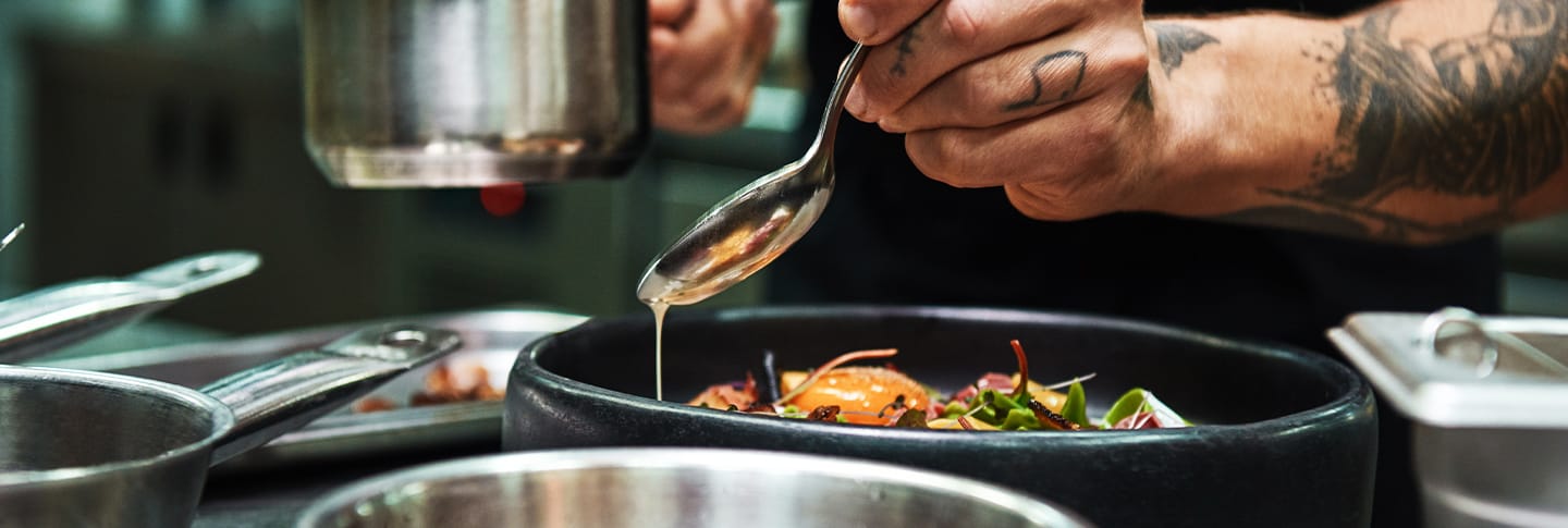 What are dark kitchens: data on the new phenomenon of food delivery