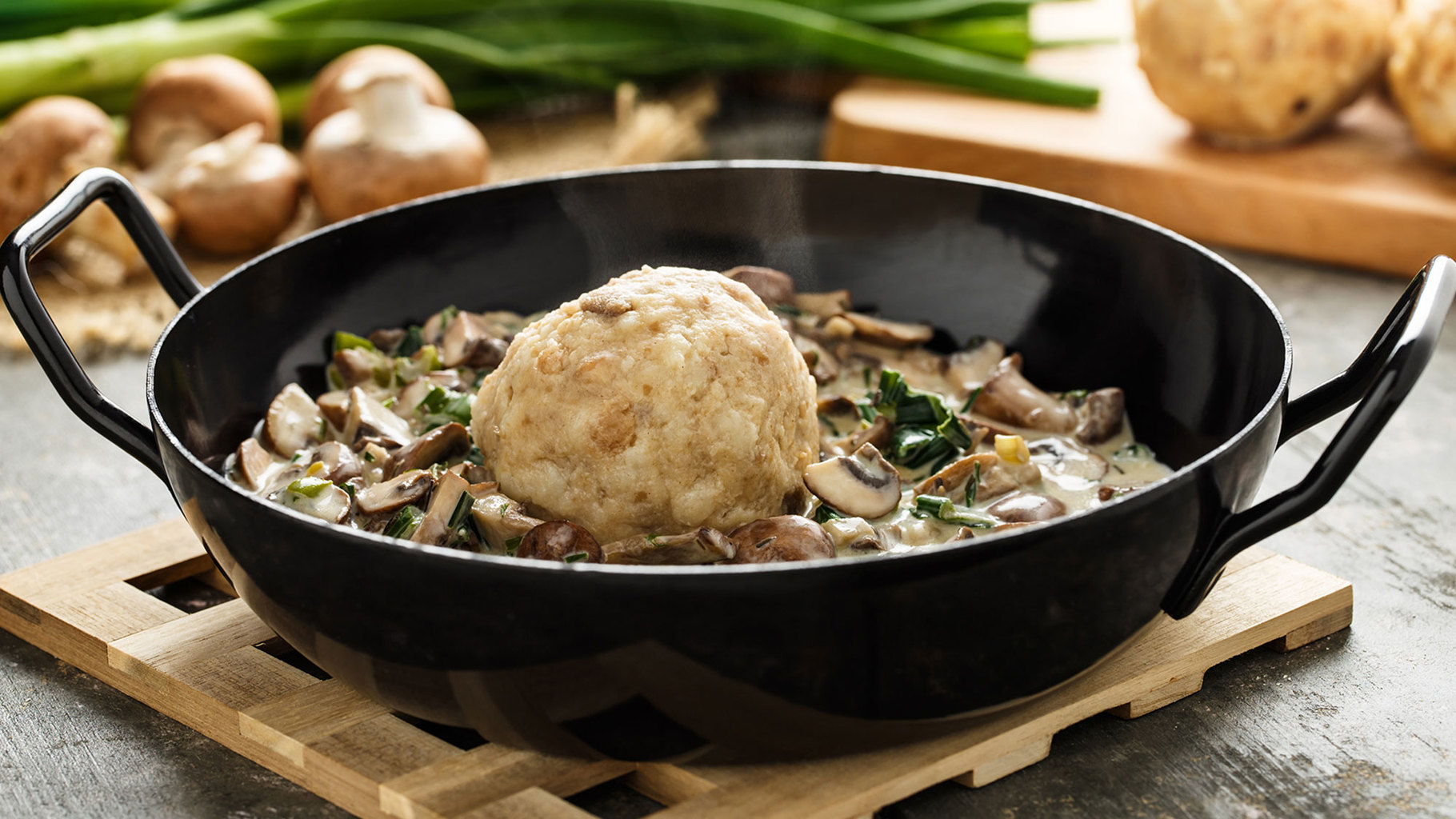 Semmelknödel mit Pilzrahmsoße Rezept | Kenwood Club
