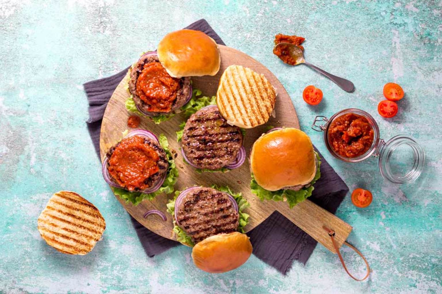 Rindfleisch-Burger mit Tomaten-Relish: Einfache Burger Rezept | Kenwood ...