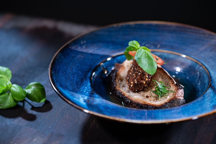 Weiße Tomatensuppe mit gebackenem Kräuter-Büffelmozzarella | Kenwood Club