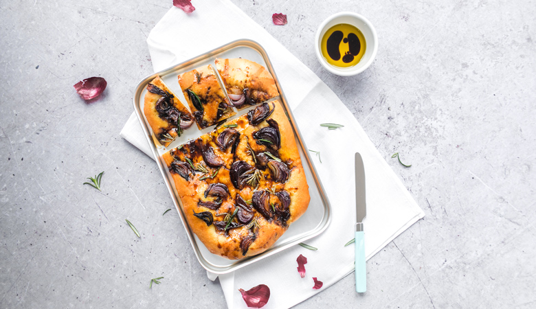 Focaccia con cipolla rossa e rosmarino