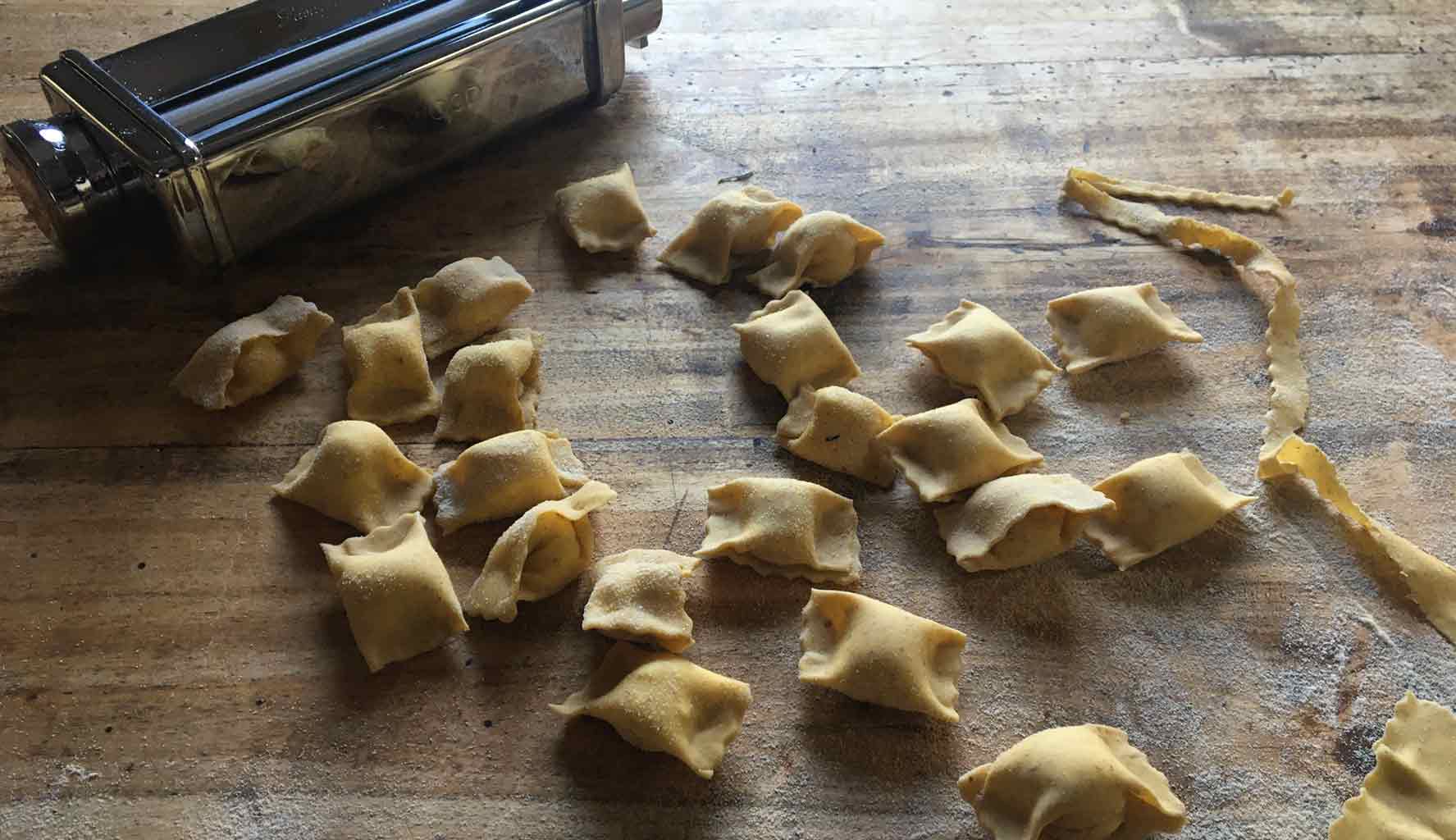 Plin ripieni di patate e salsiccia