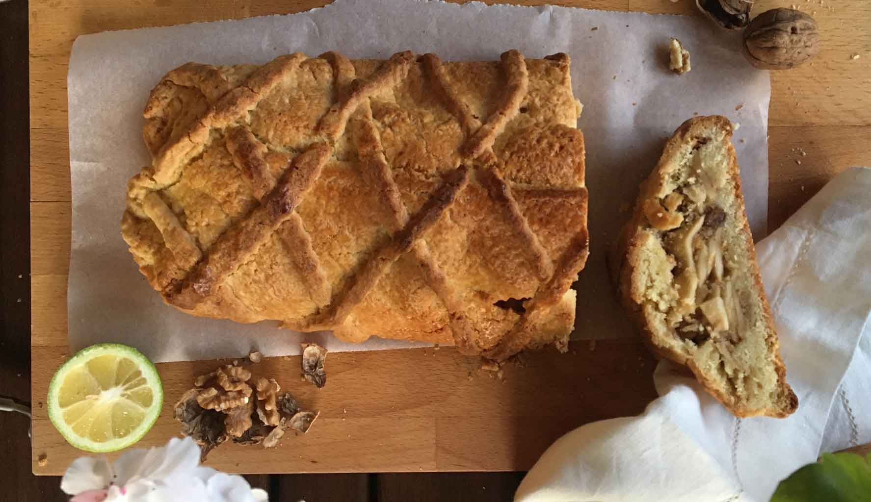 Strudel di pasta frolla con mele e noci