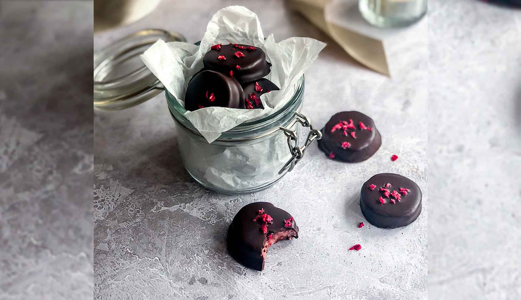 Cioccolatini alla mandorla e lamponi