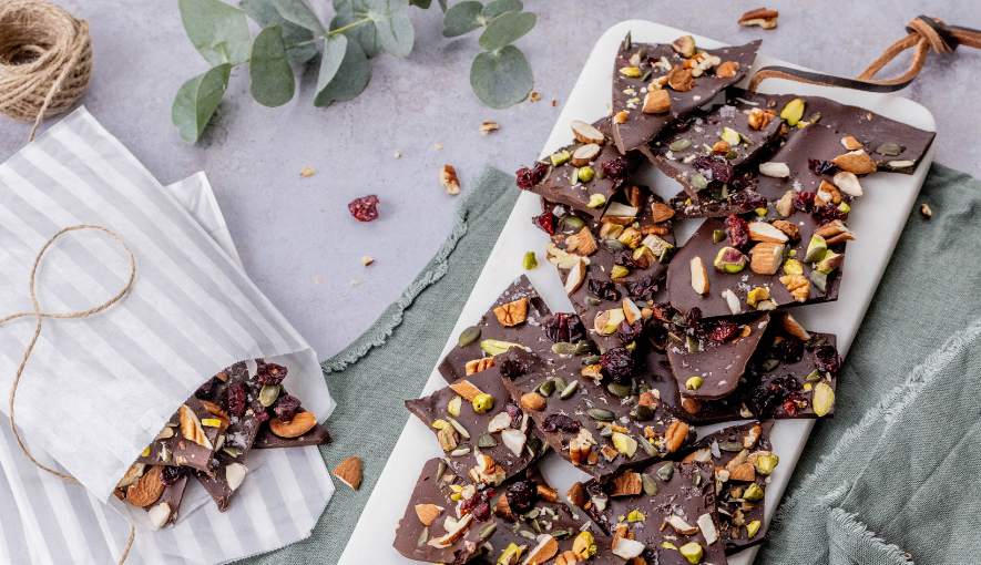 Tavolette di cioccolato con frutta secca