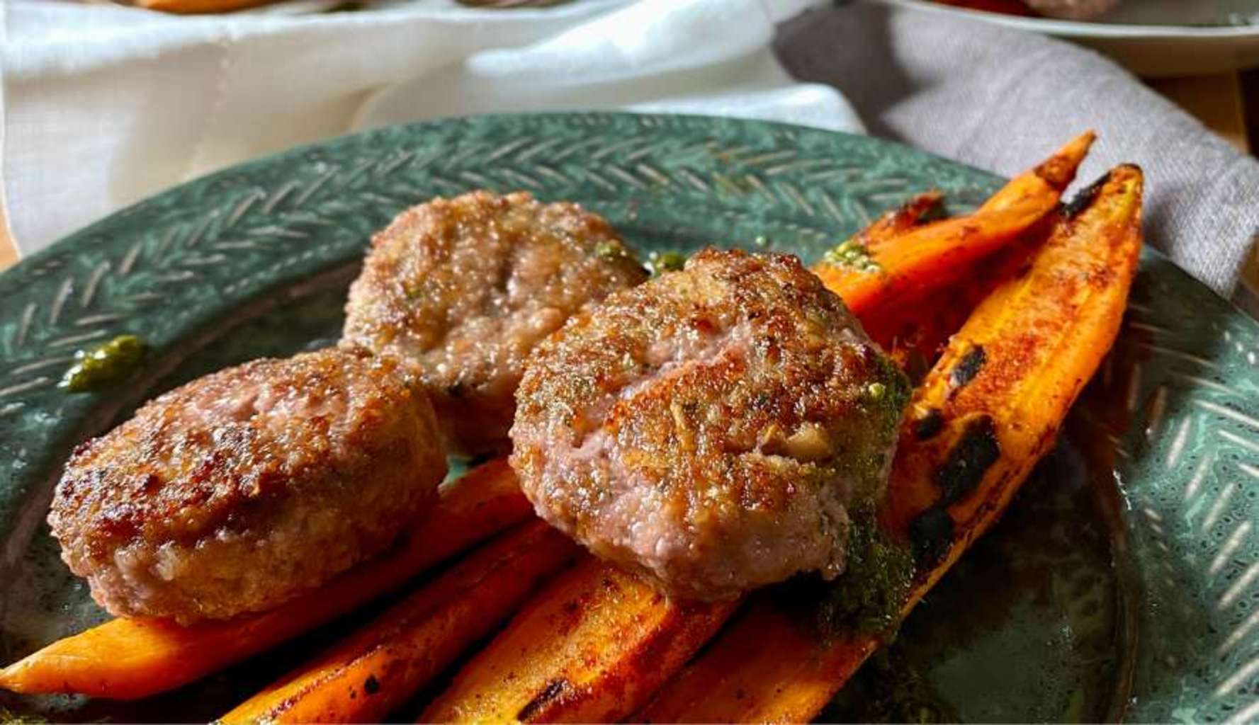 Polpette Di Maiale Frte E Di Manzo in Casa, Con Lattuga Verde E