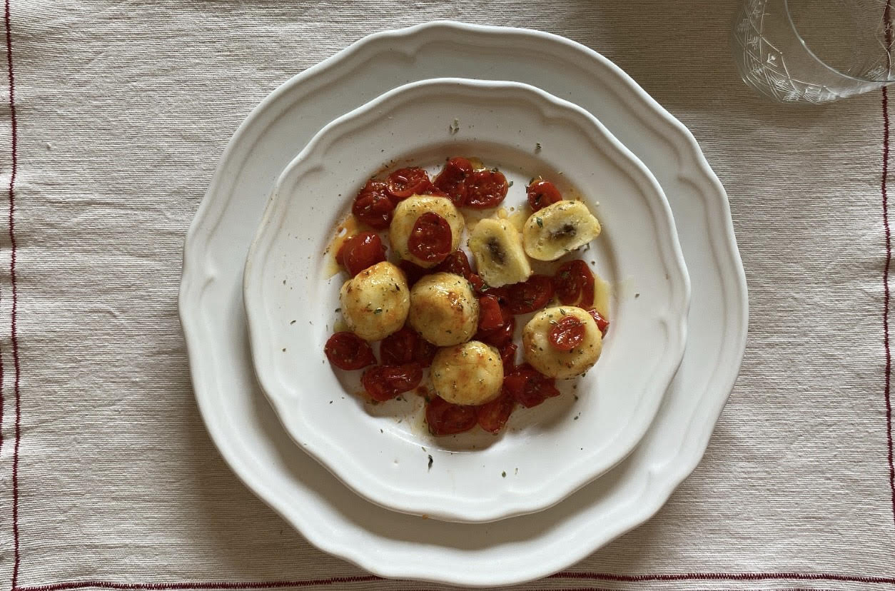 Gnocchi ripieni con alici e pomodorini