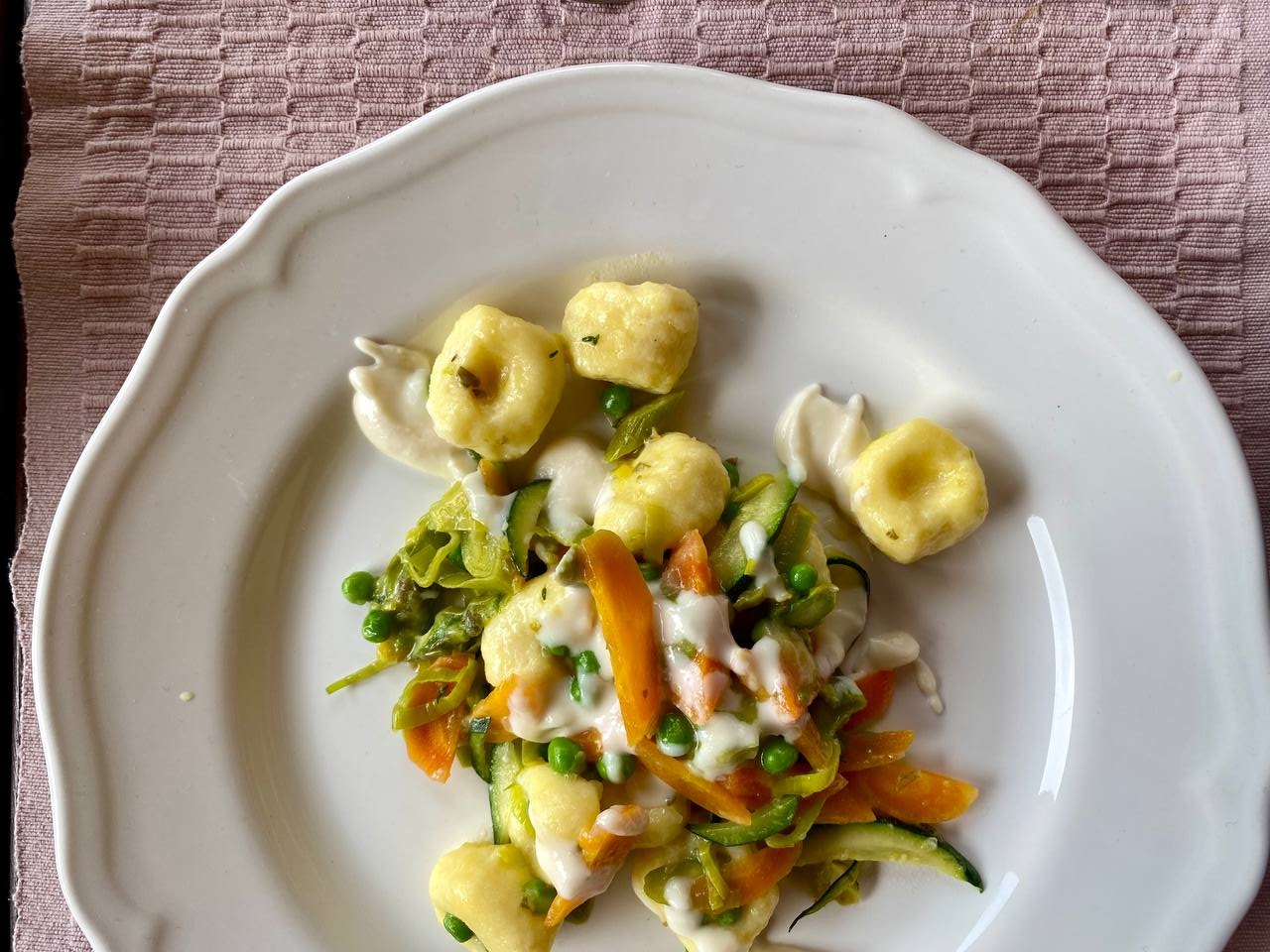 Gnocchi di ricotta gluten free con sugo di verdure