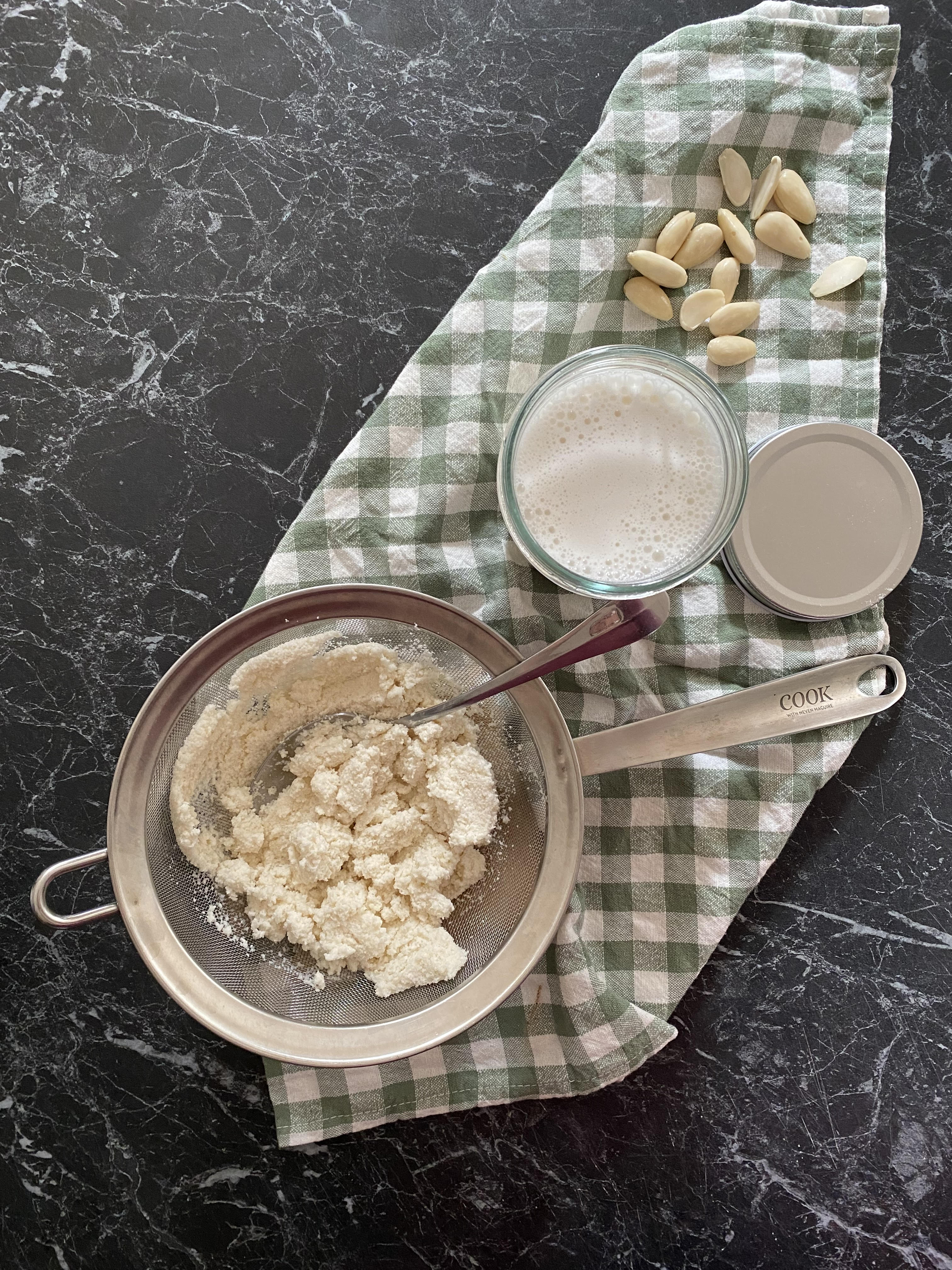 Latte di mandorla