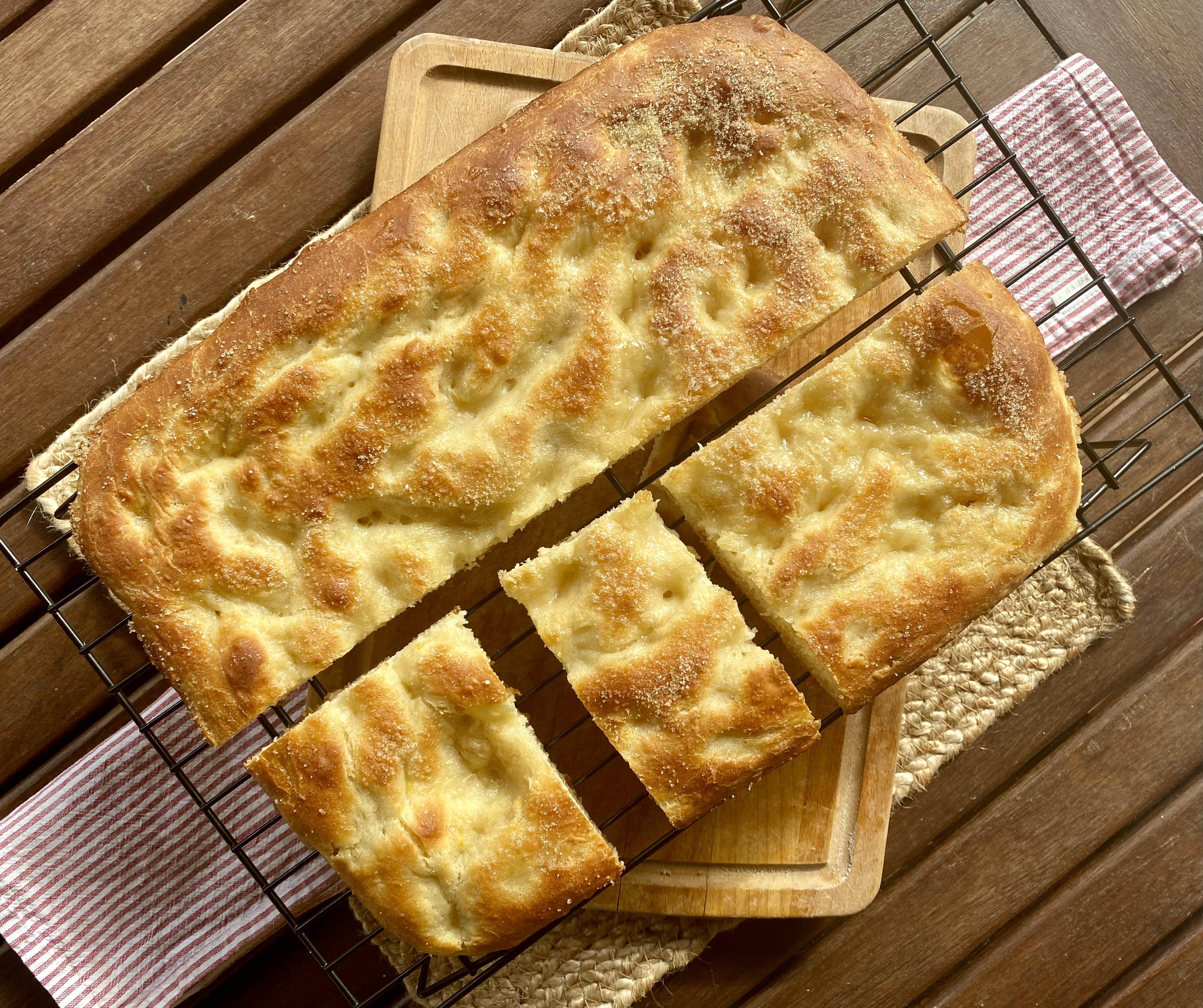 Focaccia dolce con zucchero e miele