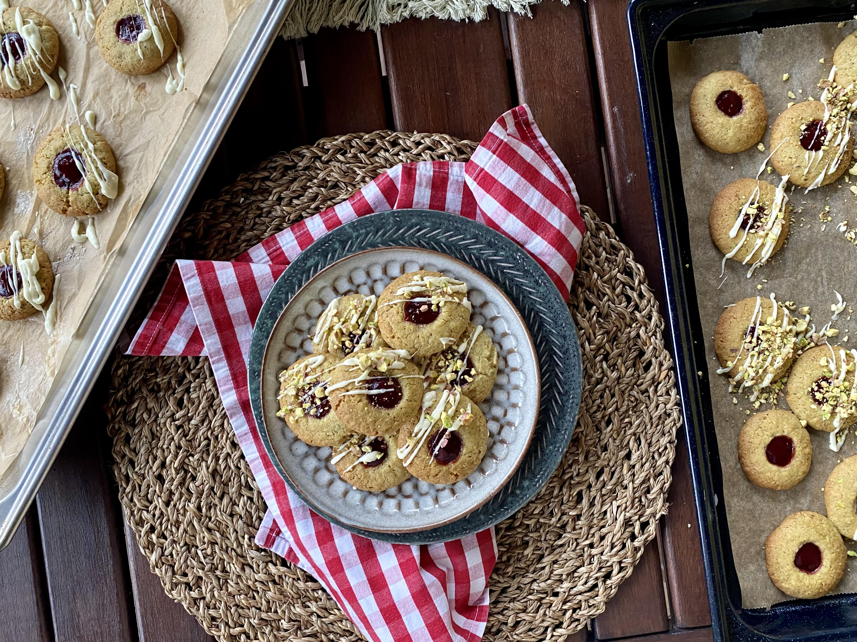 Biscotti con pistacchi e lamponi