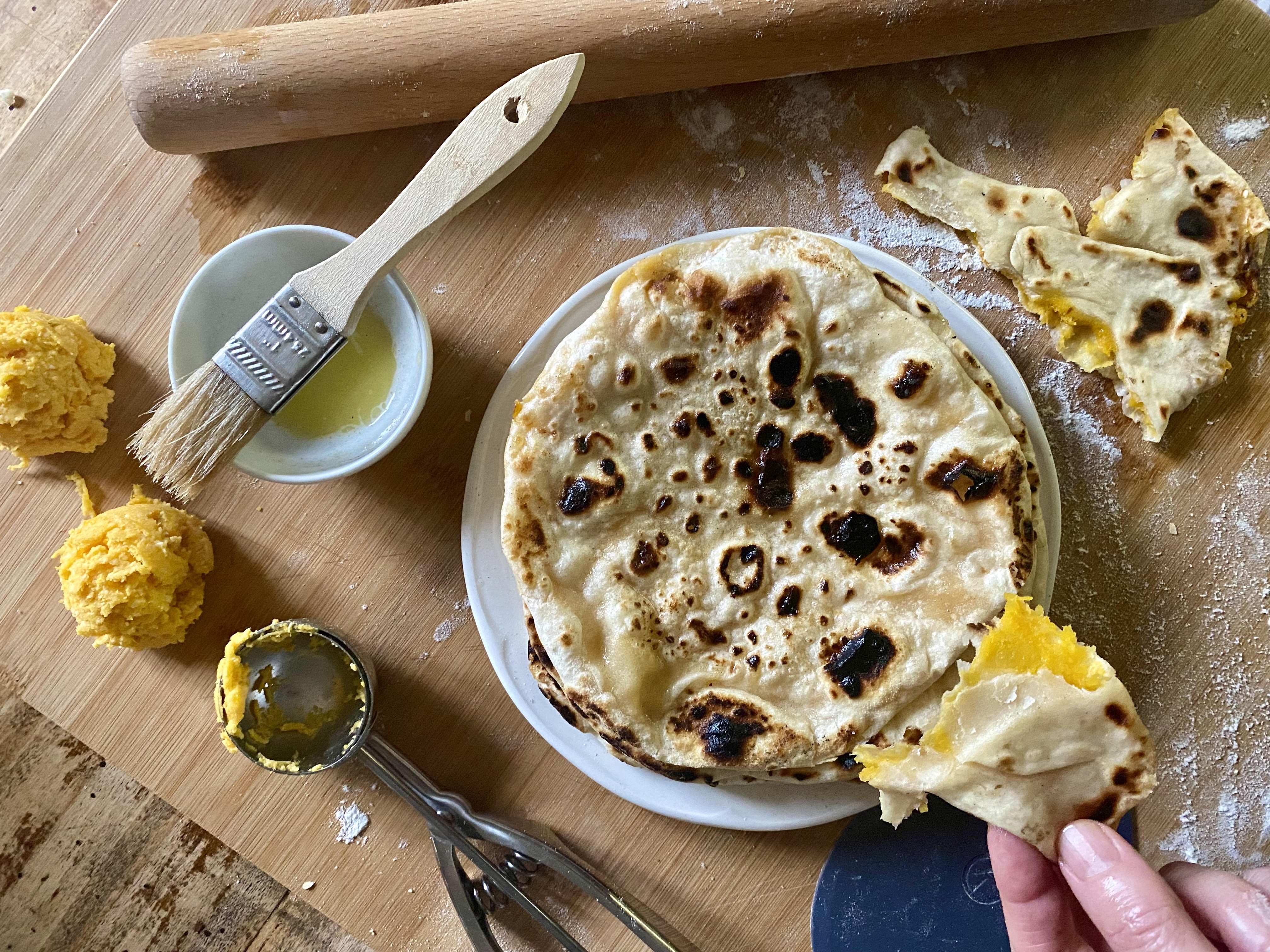 Pane arabo farcito con zucca e grana padano