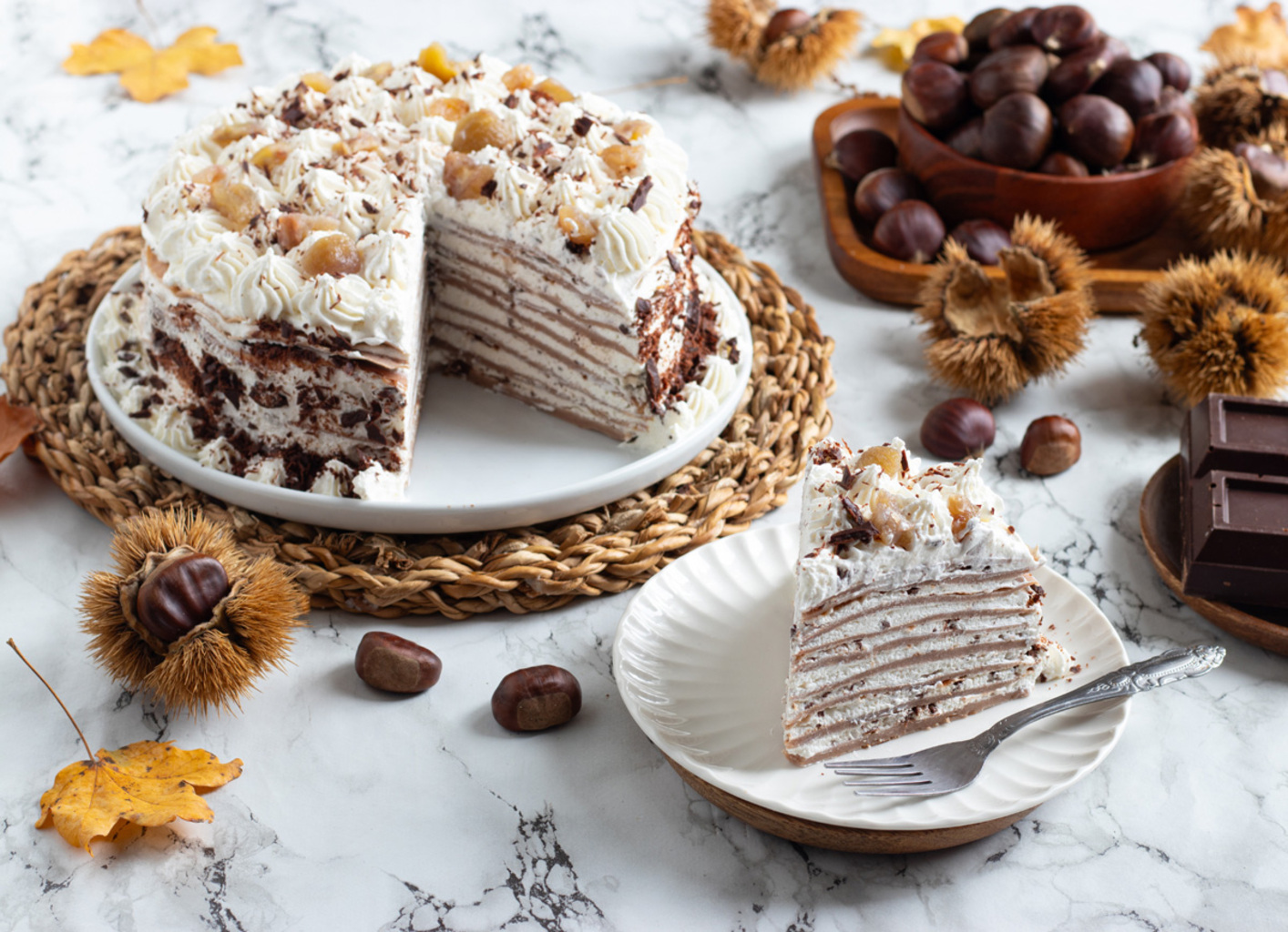 Torta di crpes alle castagne con panna montata e cioccolato